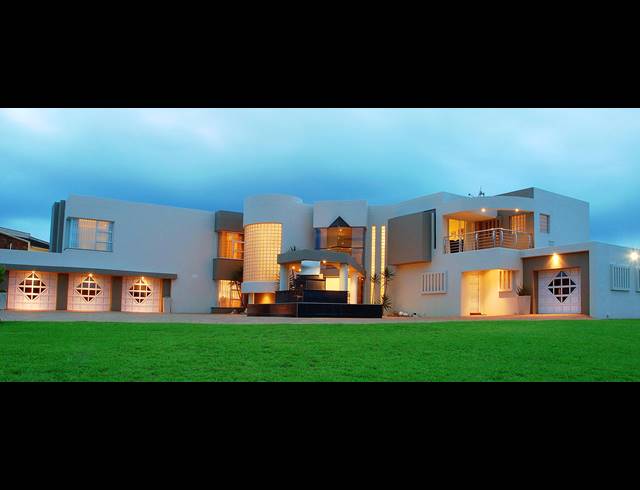 5 BEDROOM HOUSE FOR SALE IN OSLO BEACH